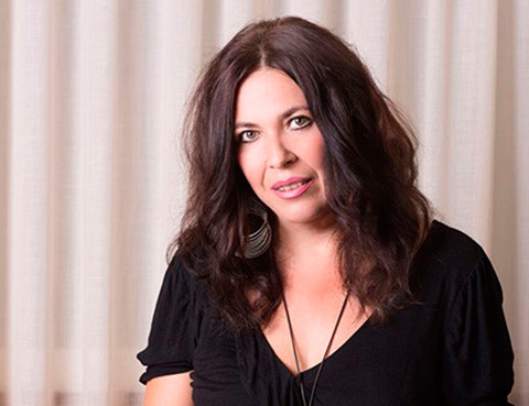 La escritora Esther López Haro presenta su última novela, 'Nirvana'”.